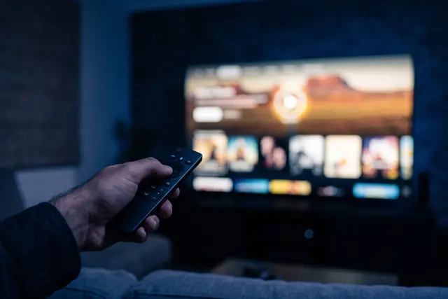 Remote scrolling Irish TV channels and catch-up during the EmeraldIPTV free IPTV trial in Ireland